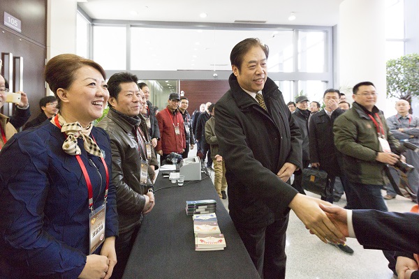 市律協(xié)隨市司法局在市政協(xié)十二屆四次會(huì)議現(xiàn)場...
